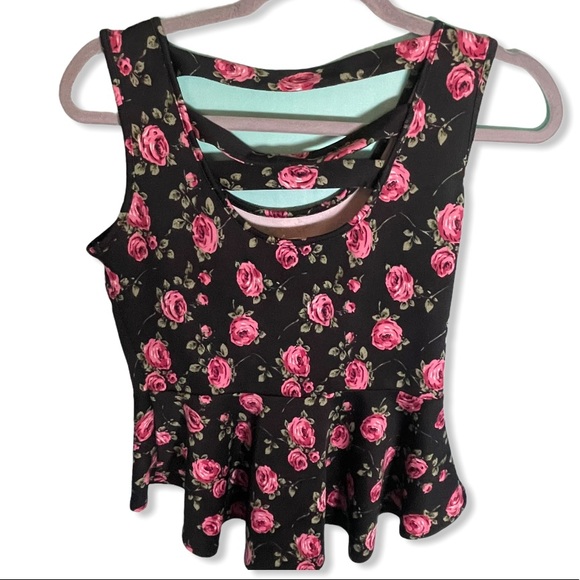 Floral Blouse with Ruffled Bottom - Picture 4 of 4